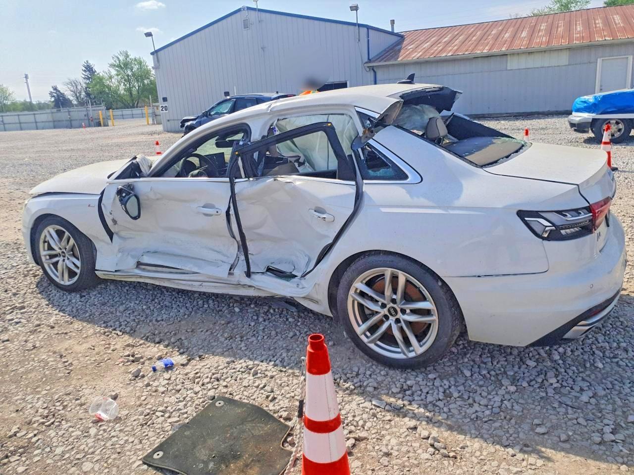 2022 Audi A4 Premium Plus 45 - Фото 2