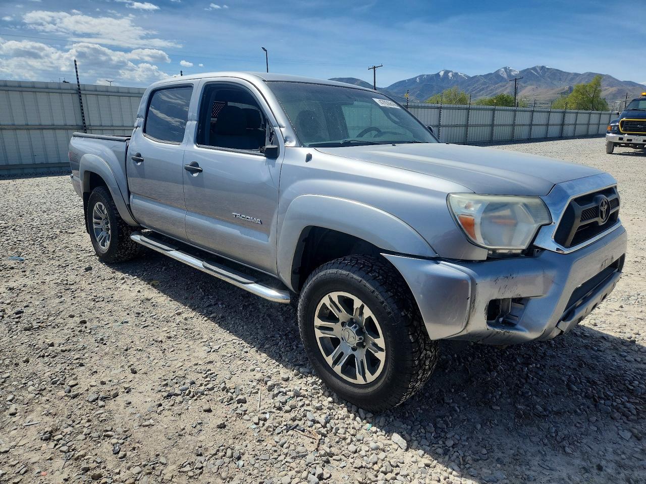 2015 Toyota Tacoma V6 - Image 4
