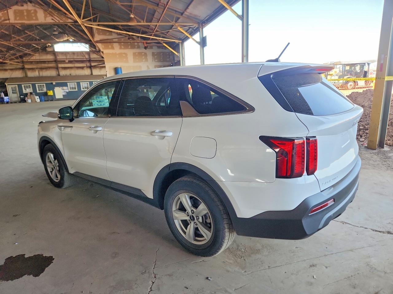 2023 Kia Sorento Lx - Image 2