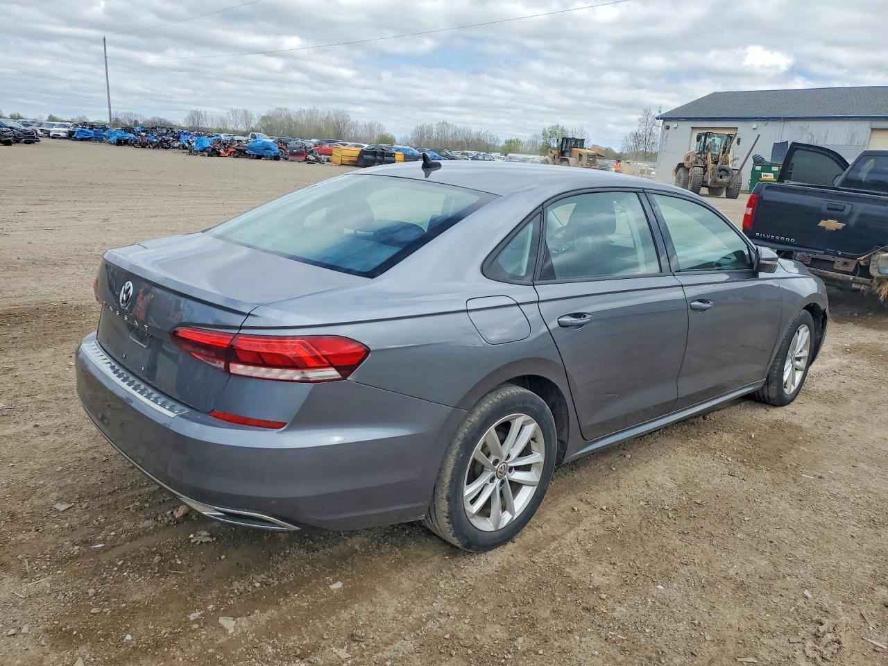 2021 Volkswagen Passat S - Фото 3