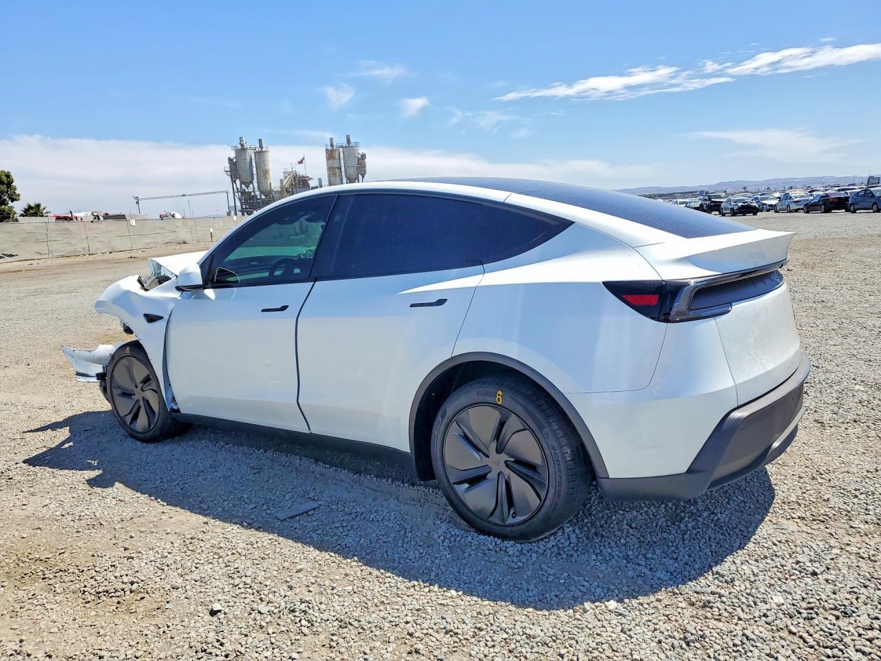 2026 Tesla Model Y - Image 2