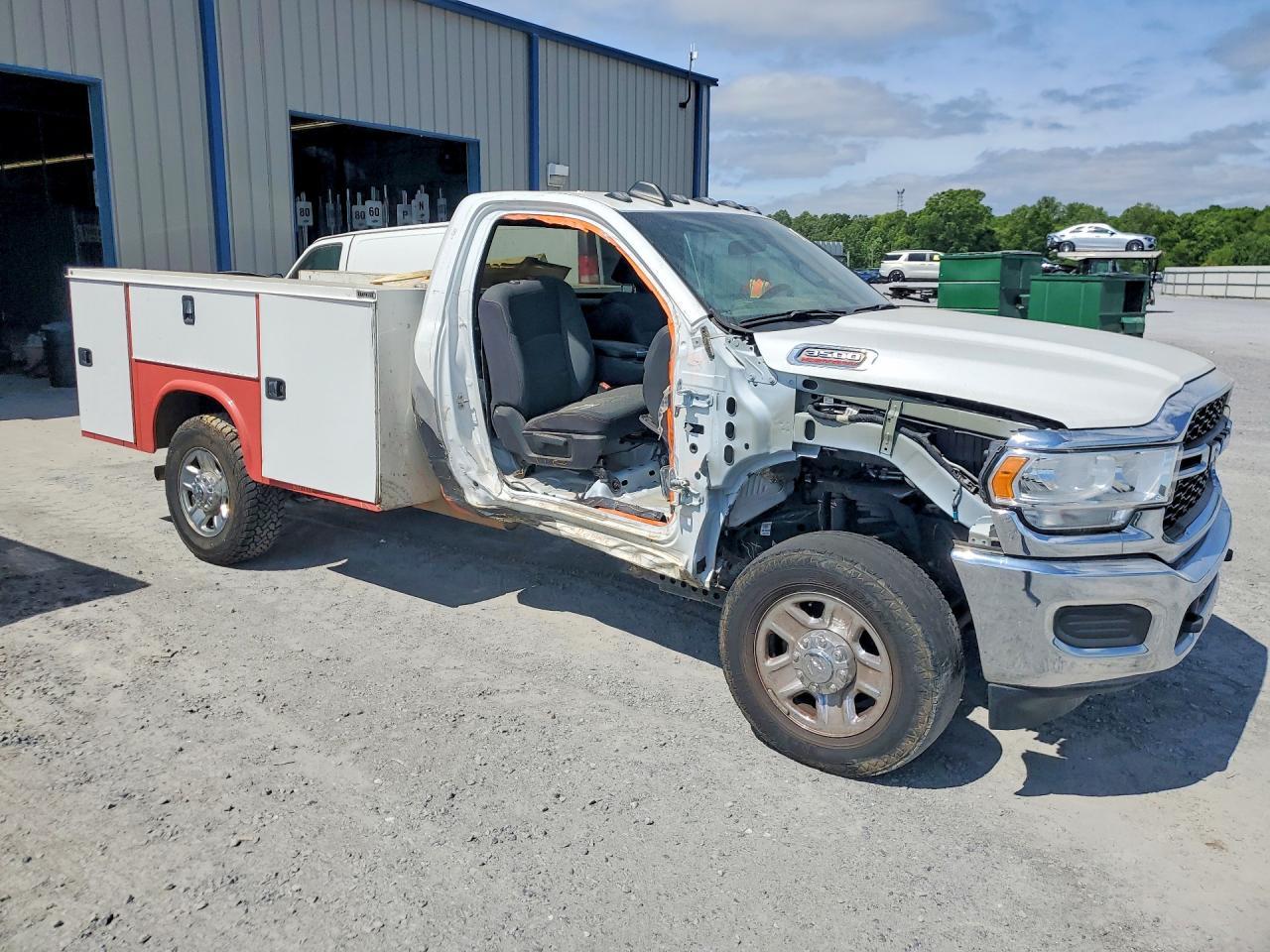 2022 Ram 3500 - Image 4