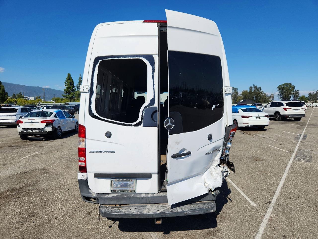2014 Mercedes-Benz Sprinter 2500 - Image 6
