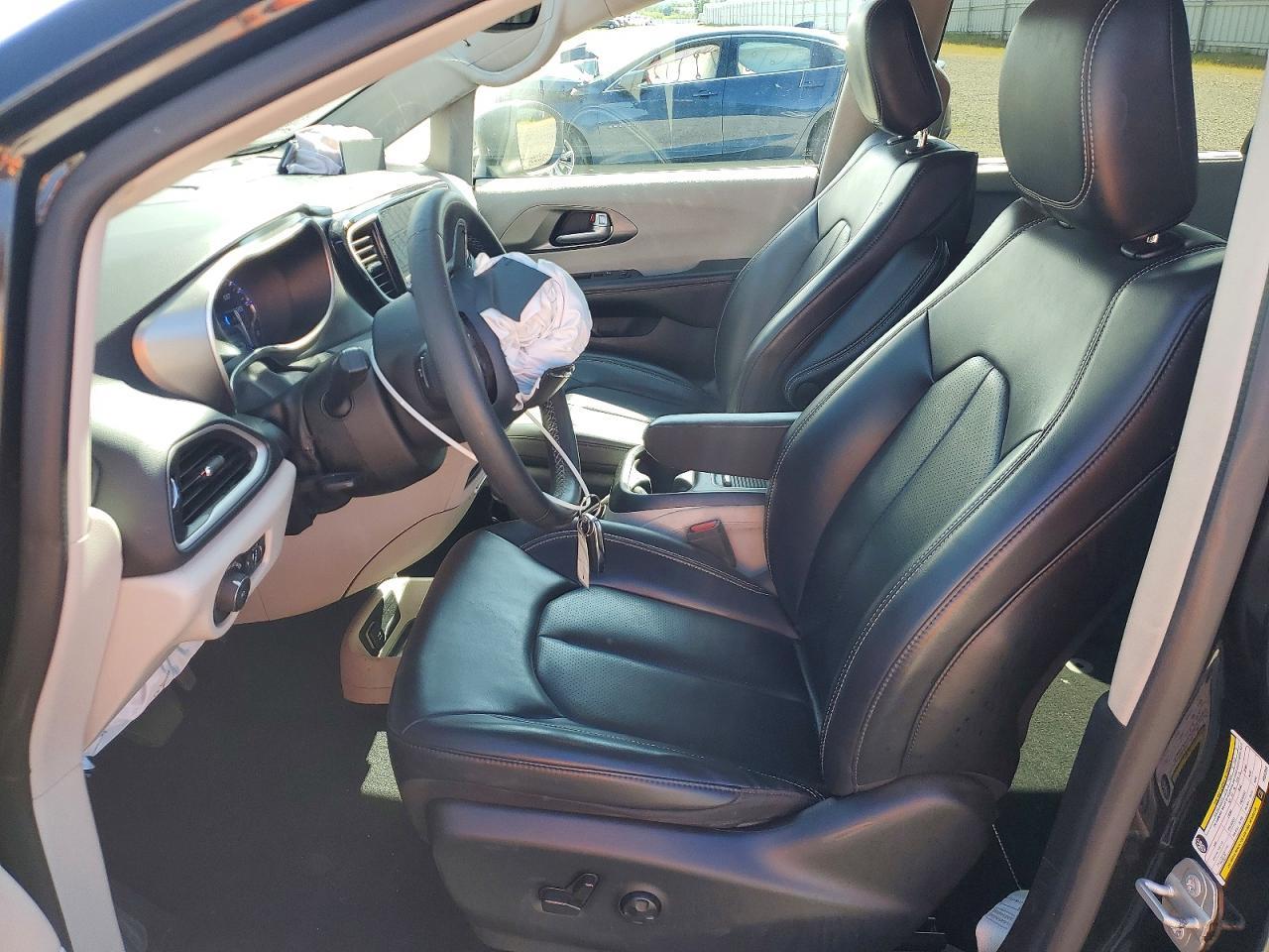 2023 Chrysler Pacifica Touring L - Image 7