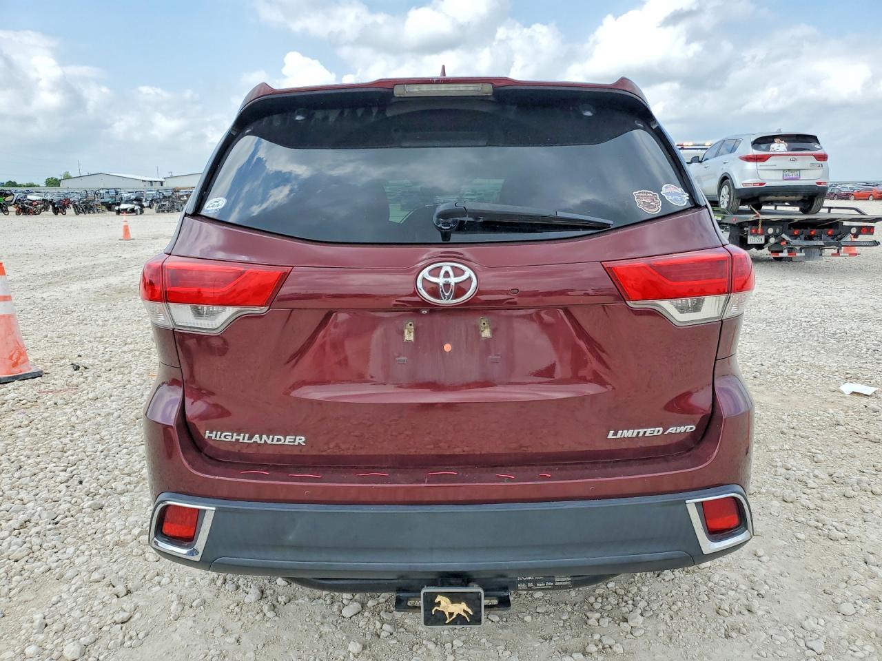 2017 Toyota Highlander Limited Platinum - Image 6