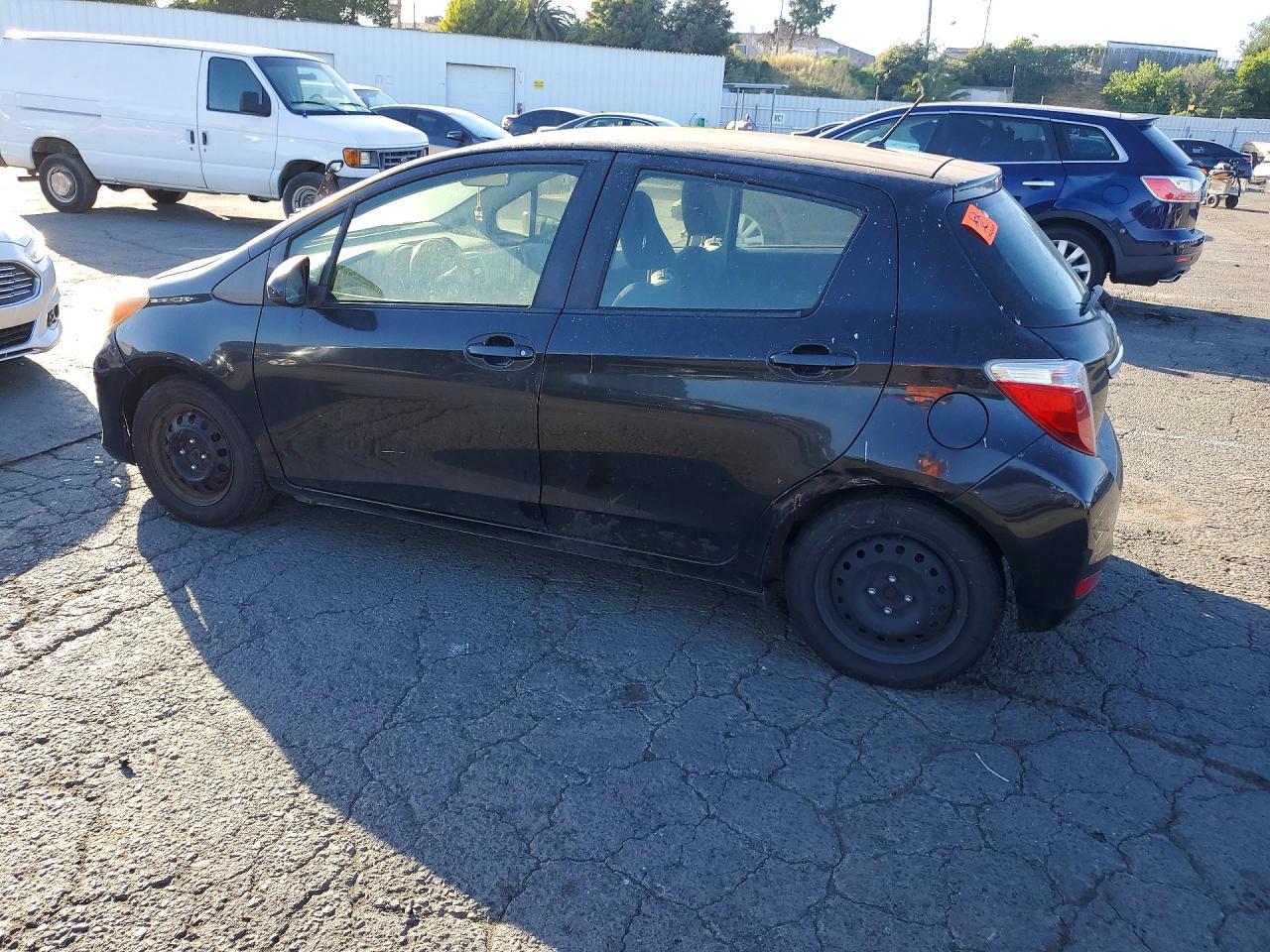 2013 Toyota Yaris 5-Door Le - Фото 2