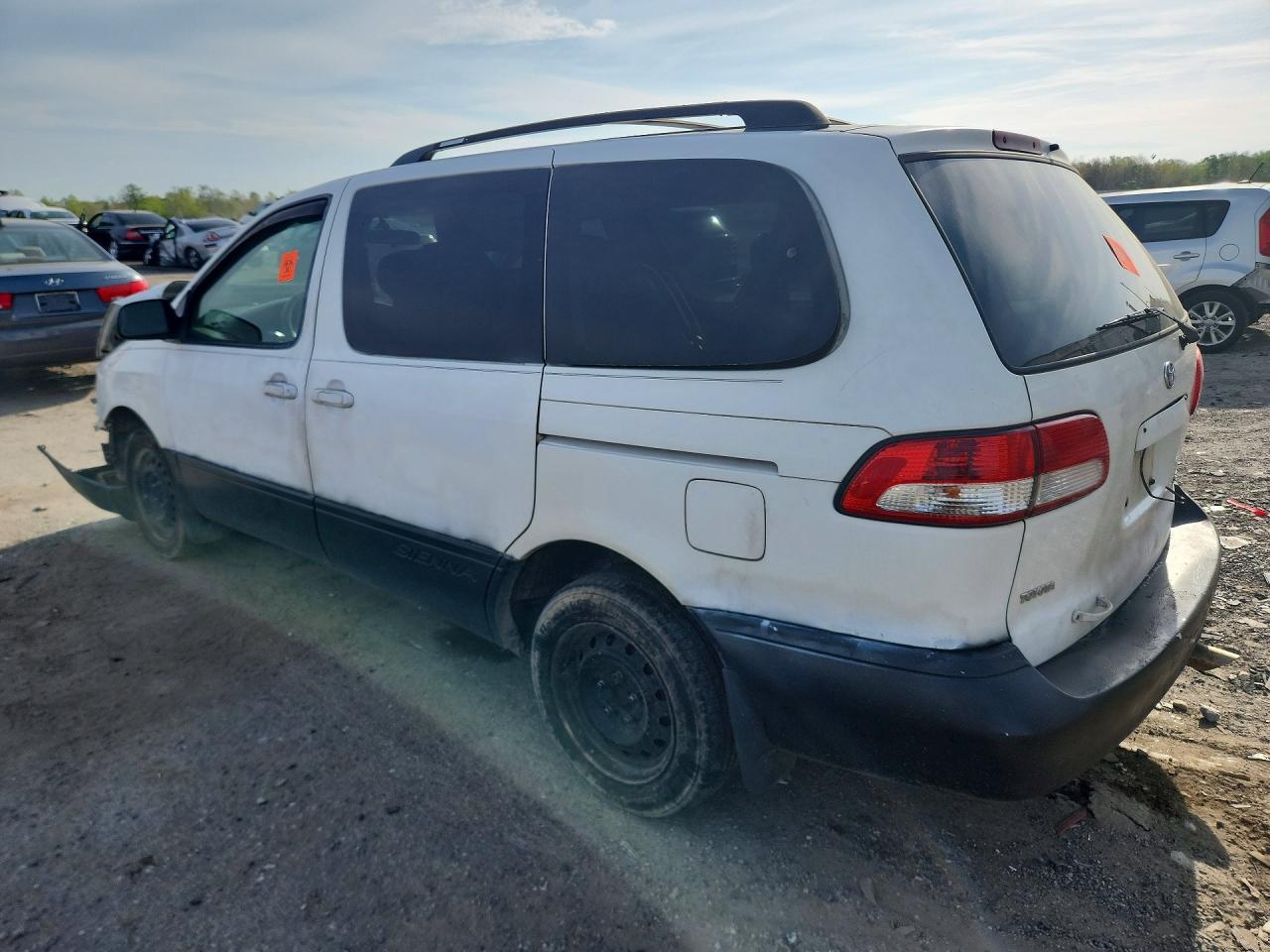 2002 Toyota Sienna Ce - Image 2