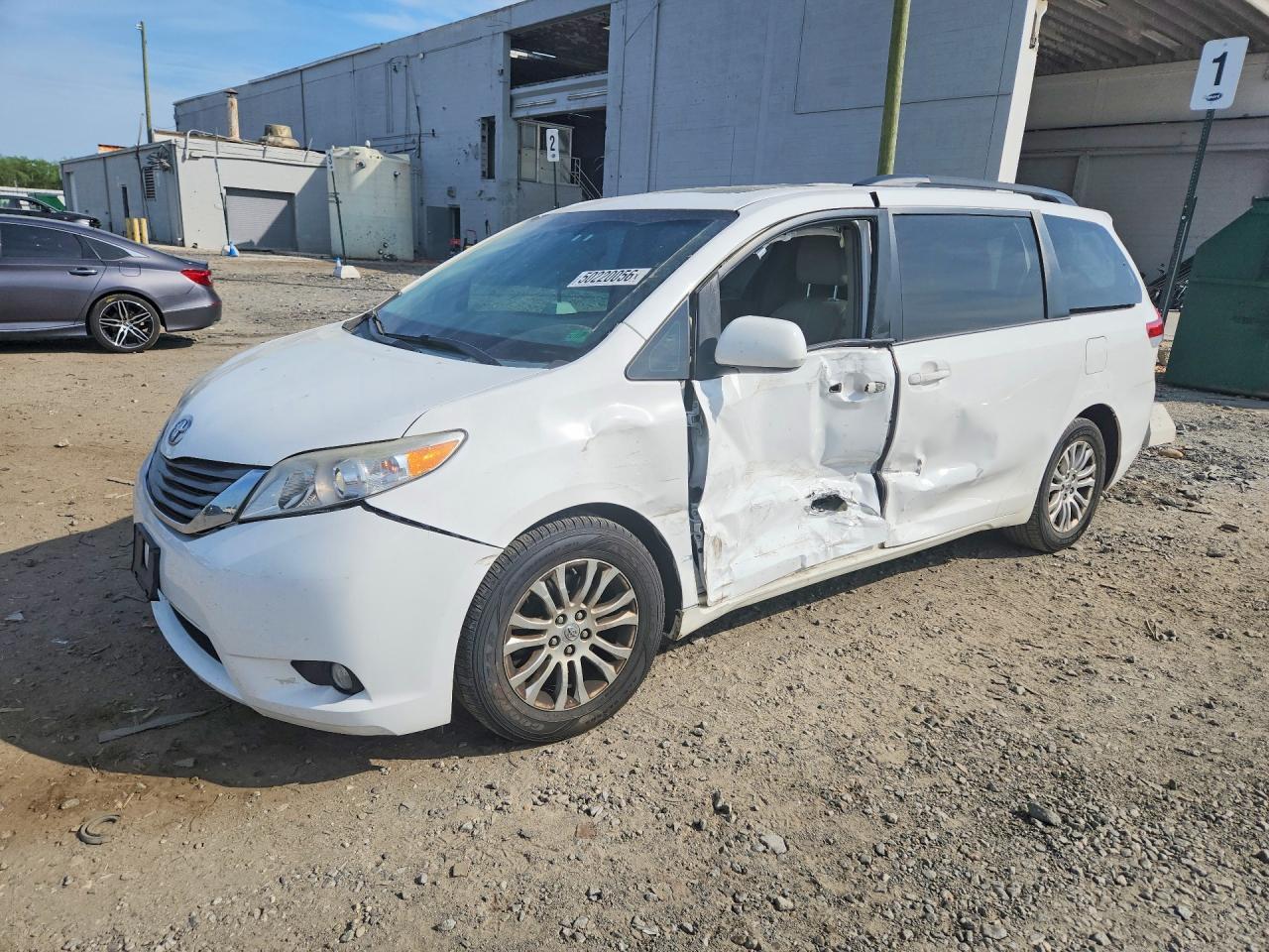 2014 Toyota Sienna Xle 8-Passenger
