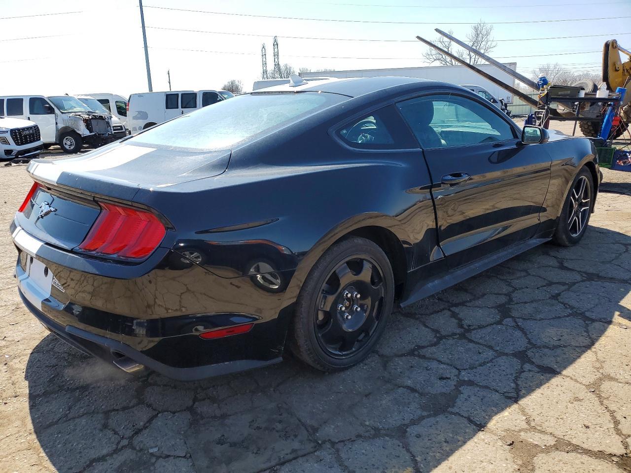2023 Ford Mustang - Фото 3