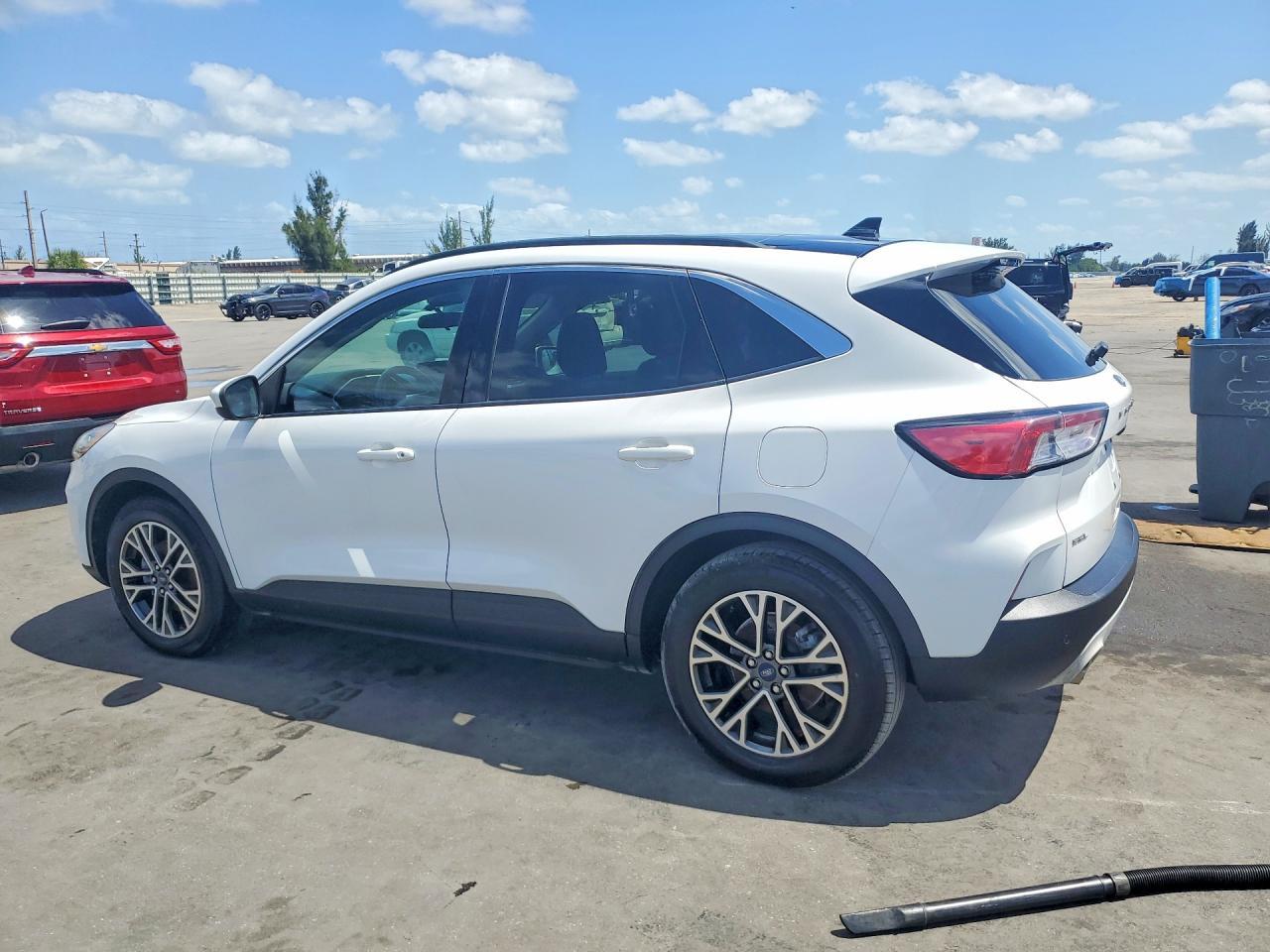 2020 Ford Escape Sel - Фото 2