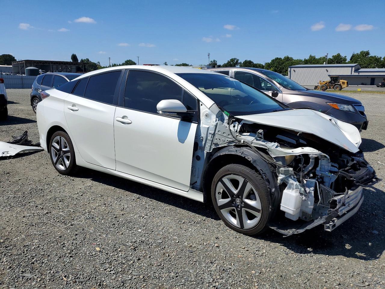 2016 Toyota Prius Three Touring - Фото 4