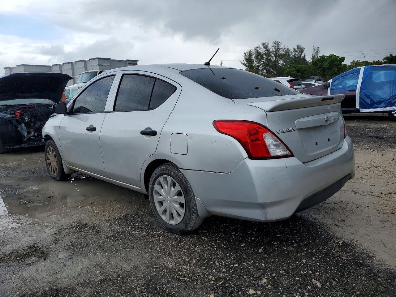 2018 Nissan Versa S Plus - Фото 2