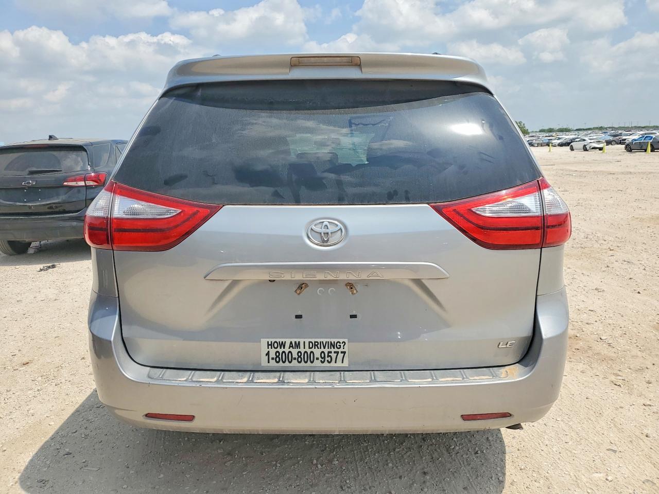 2017 Toyota Sienna Le 8-Passenger - Image 6