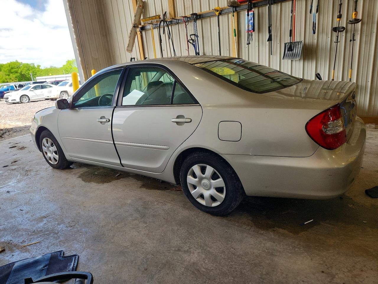 2003 Toyota Camry Le - Фото 2