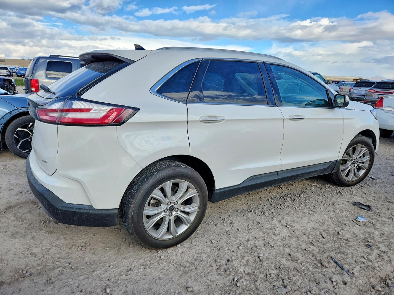 2024 Ford Edge Titanium - Image 3