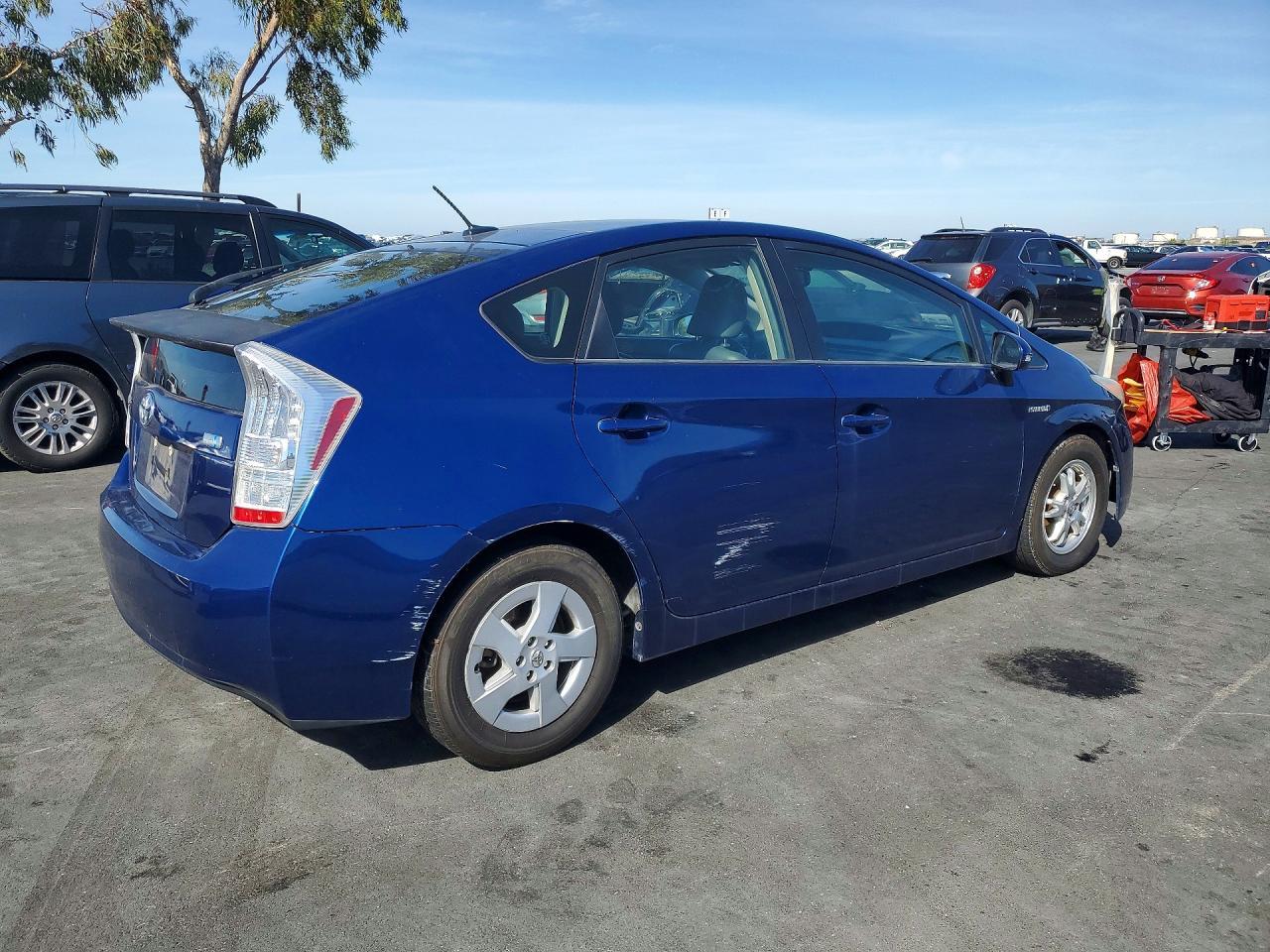 2010 Toyota Prius Iv - Image 3