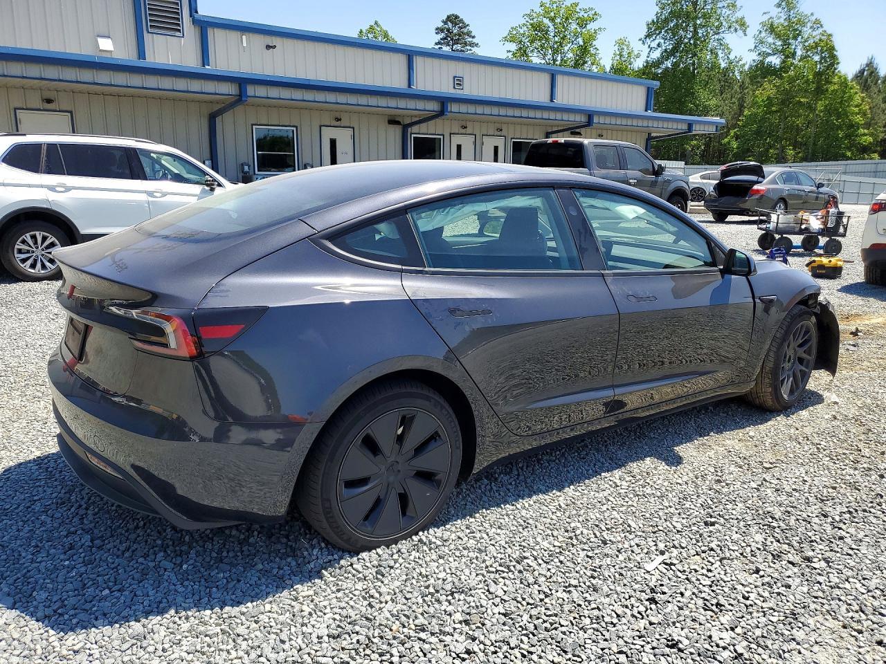 2025 Tesla Model 3 - Image 3