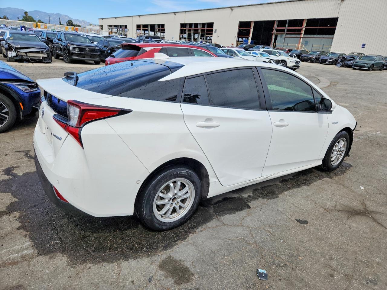 2022 Toyota Prius Le - Фото 3