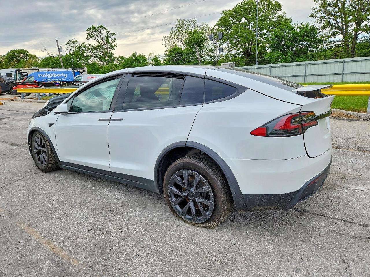 2022 Tesla Model X - Фото 2