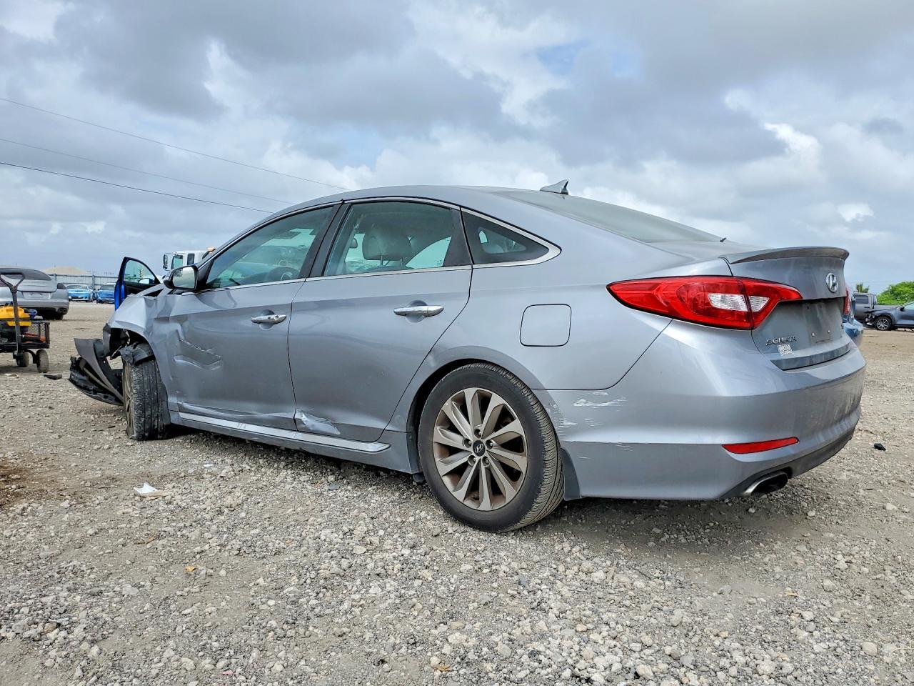 2017 Hyundai Sonata Sport - Фото 2