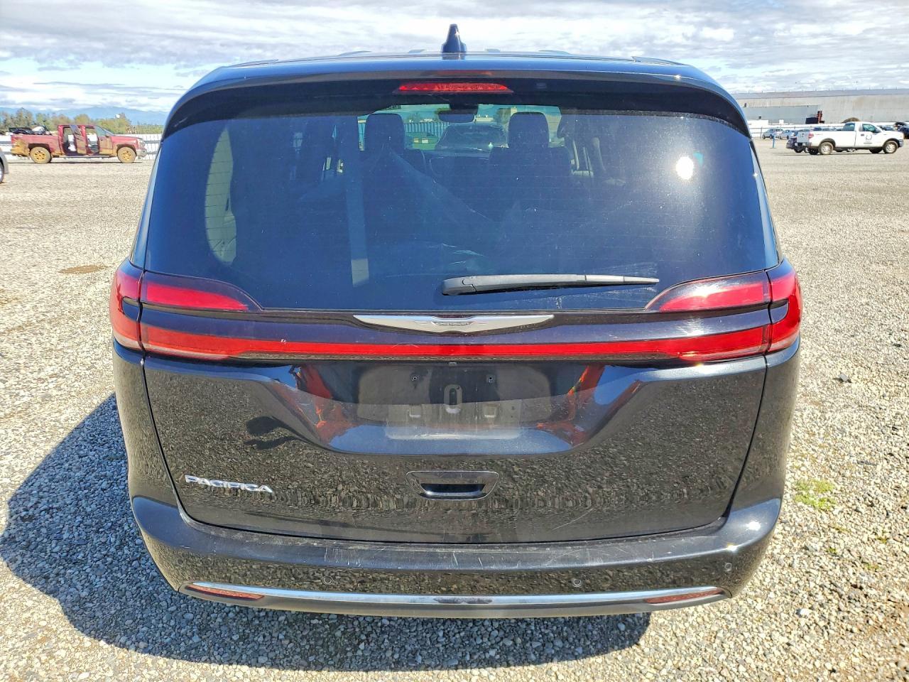2023 Chrysler Pacifica Touring L - Image 6