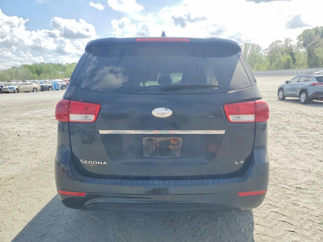 2018 Kia Sedona Lx - Image 6