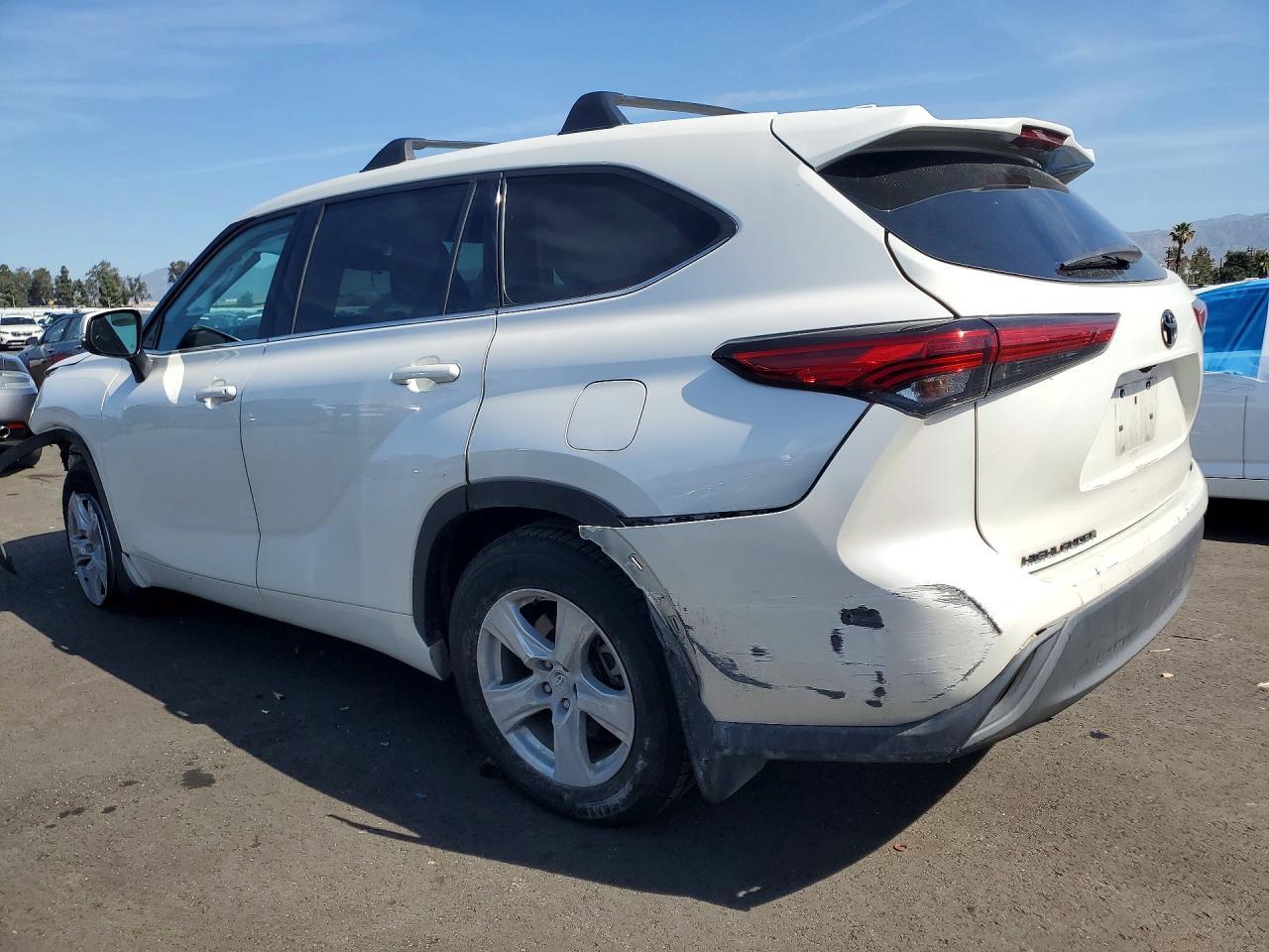 2021 Toyota Highlander L - Фото 2