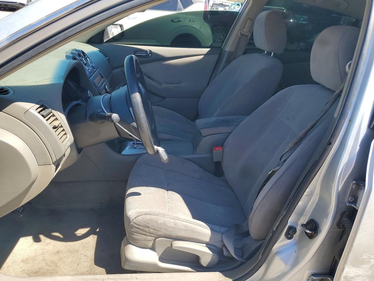 2010 Nissan Altima - Image 7