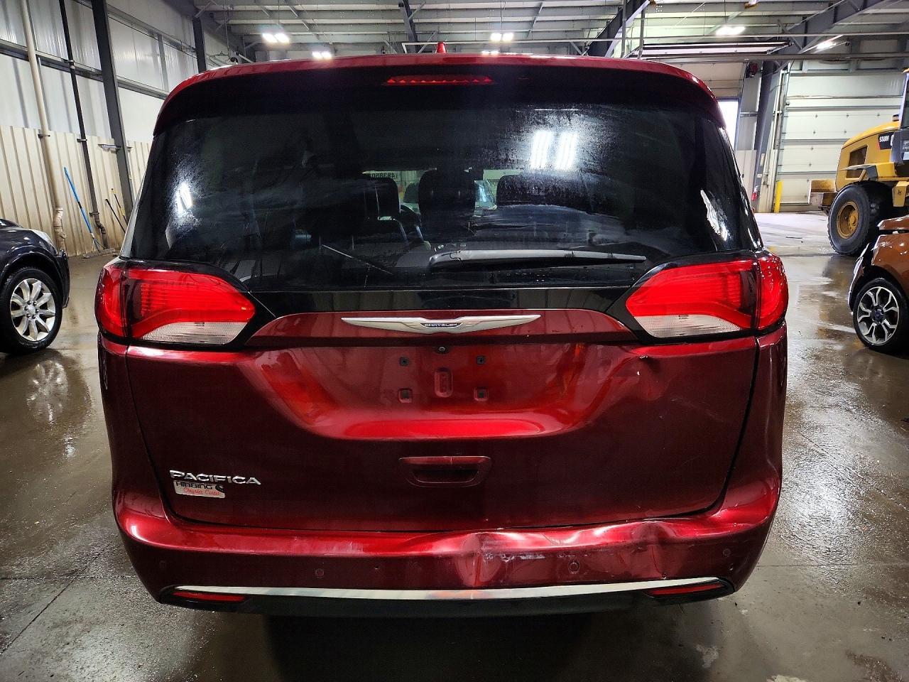 2017 Chrysler Pacifica Touring L Plus - Фото 6