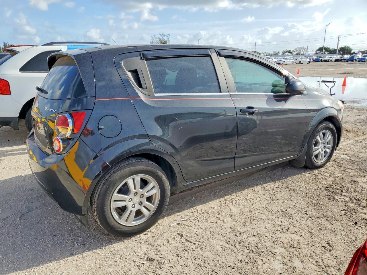 2015 Chevrolet Sonic Lt - Image 3