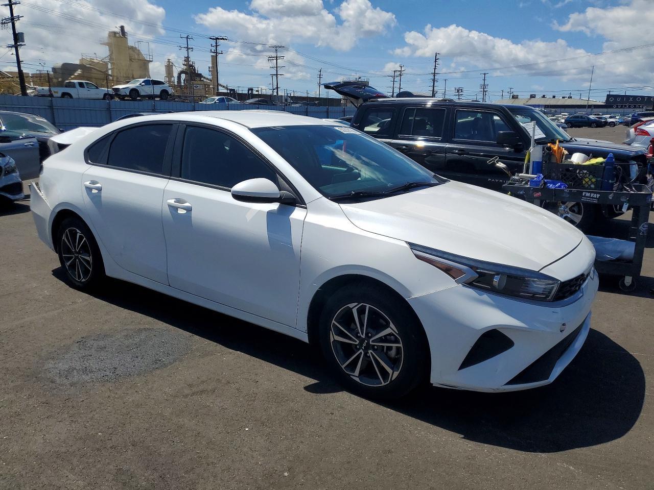 2022 Kia Forte Lxs - Фото 4