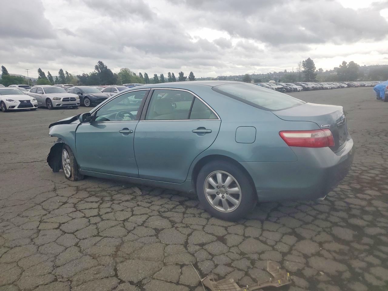 2009 Toyota Camry Le V6 - Фото 2