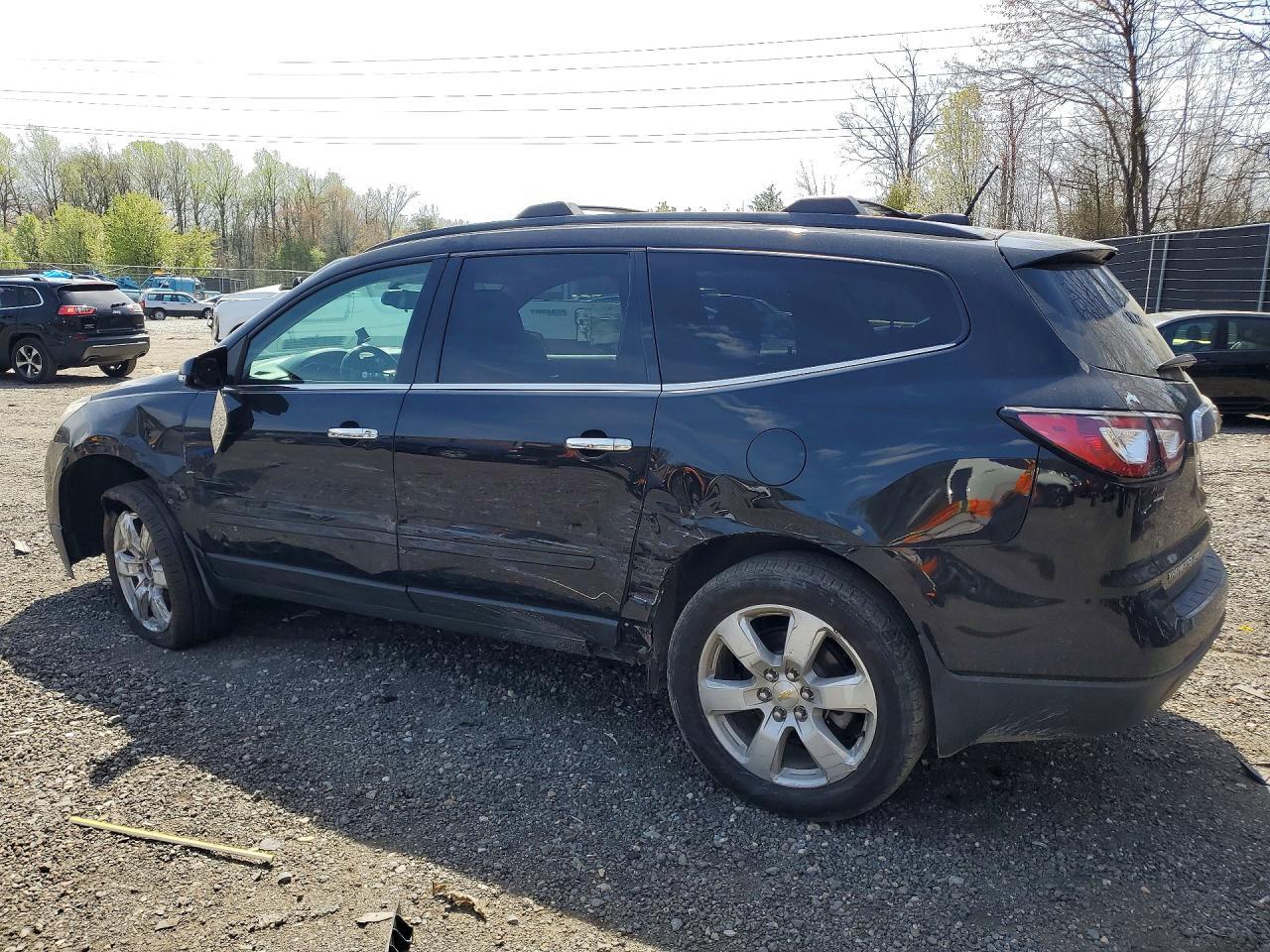 2017 Chevrolet Traverse Lt - Фото 2