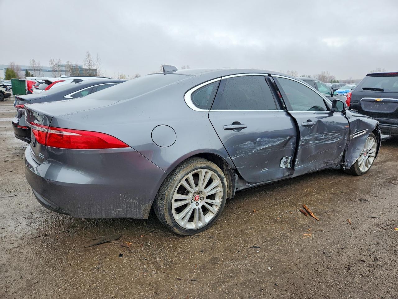 2017 Jaguar Xf Prestige - Фото 3