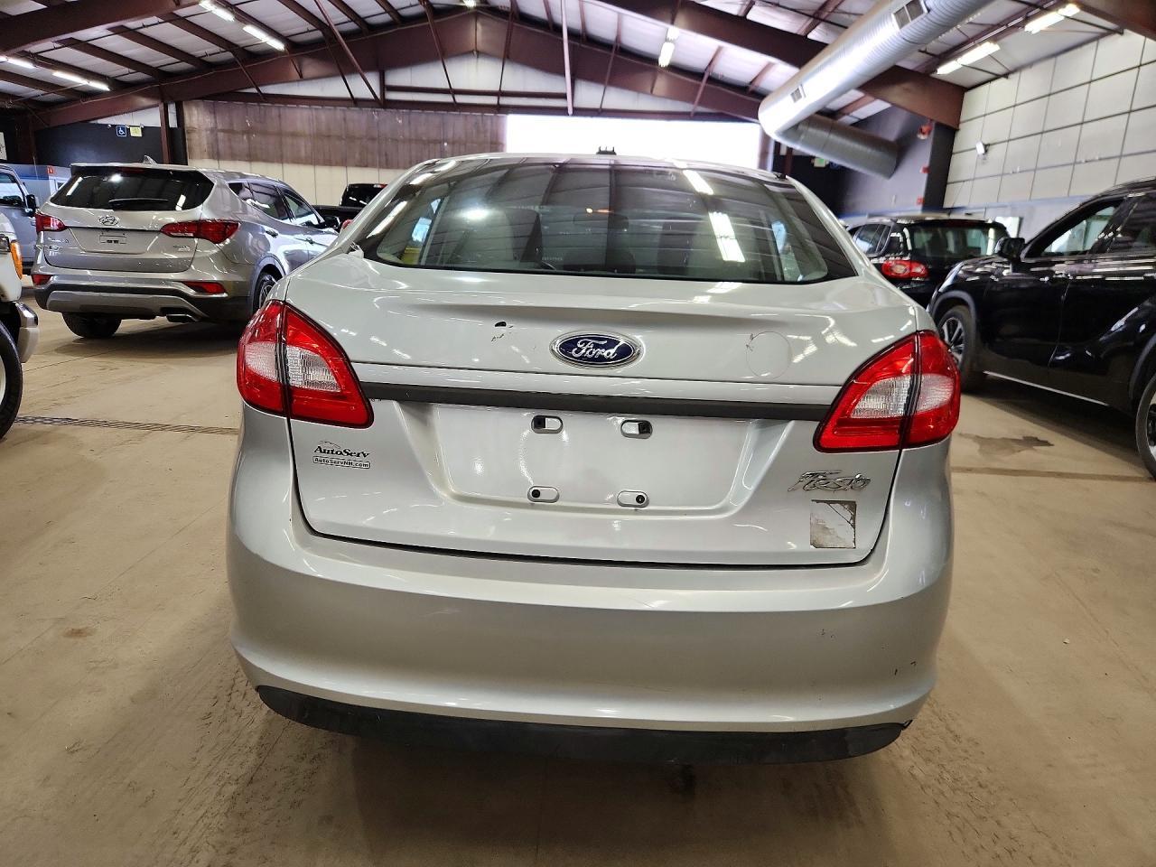 2013 Ford Fiesta S - Image 6