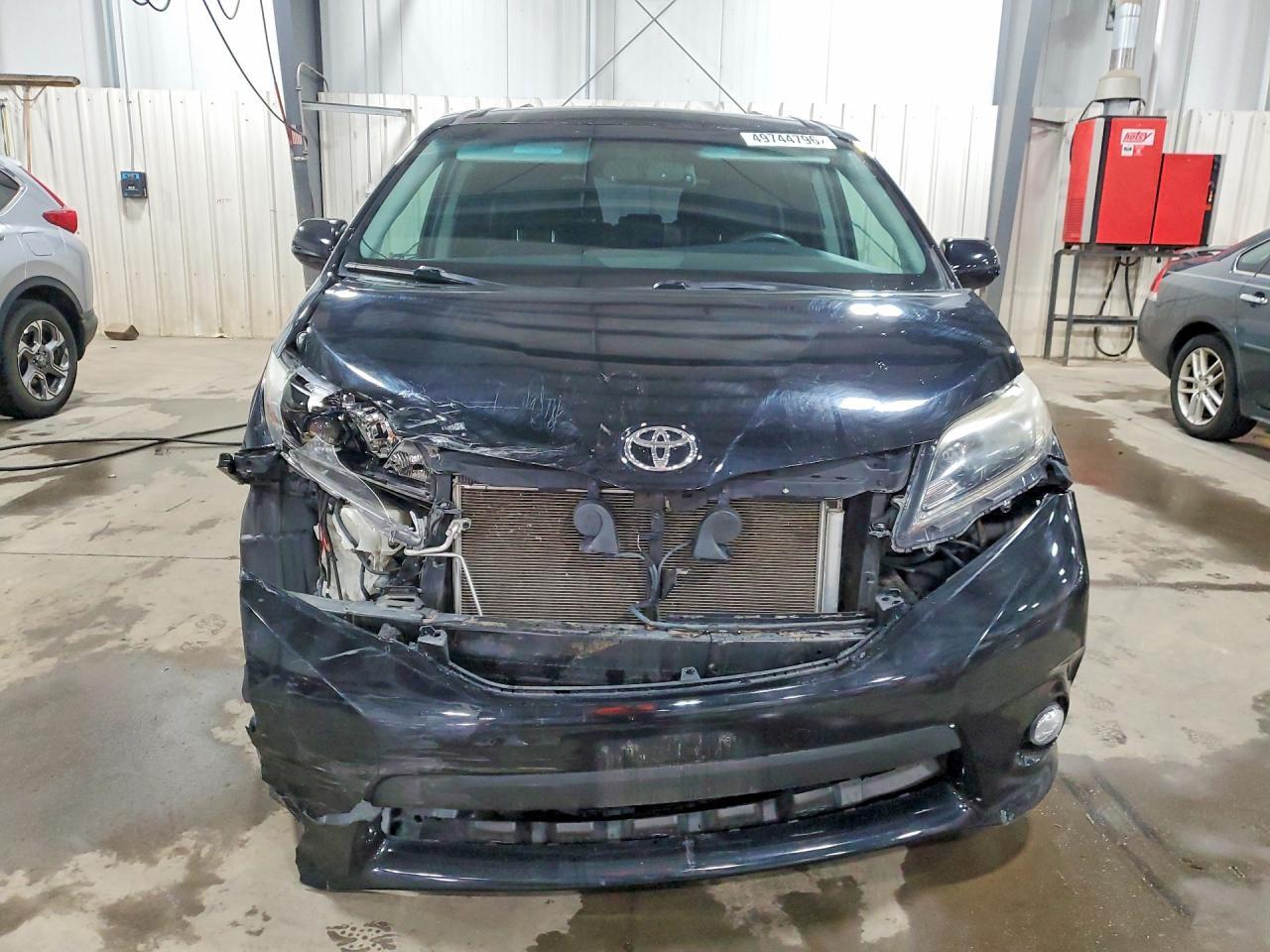 2015 Toyota Sienna Sport - Фото 5