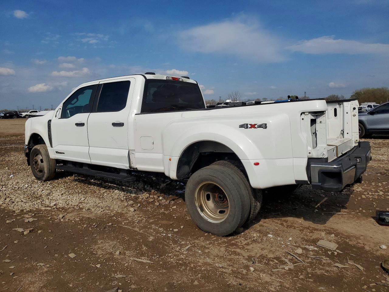 2024 Ford F350 Xl Drw 4Wd 6.7L V8 Tdsl Crew Cab - Фото 2
