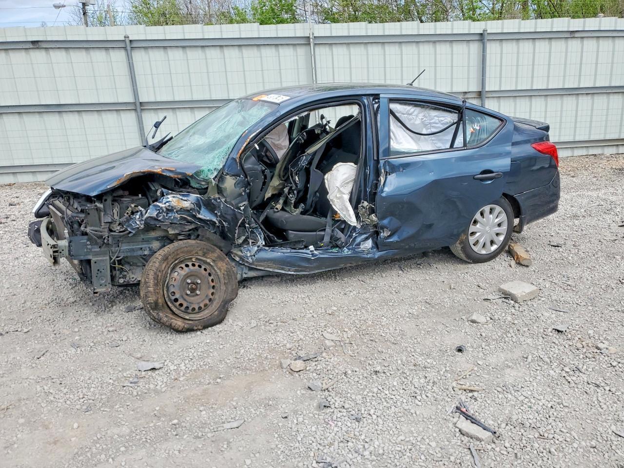 2015 Nissan Versa 1.6 S Plus