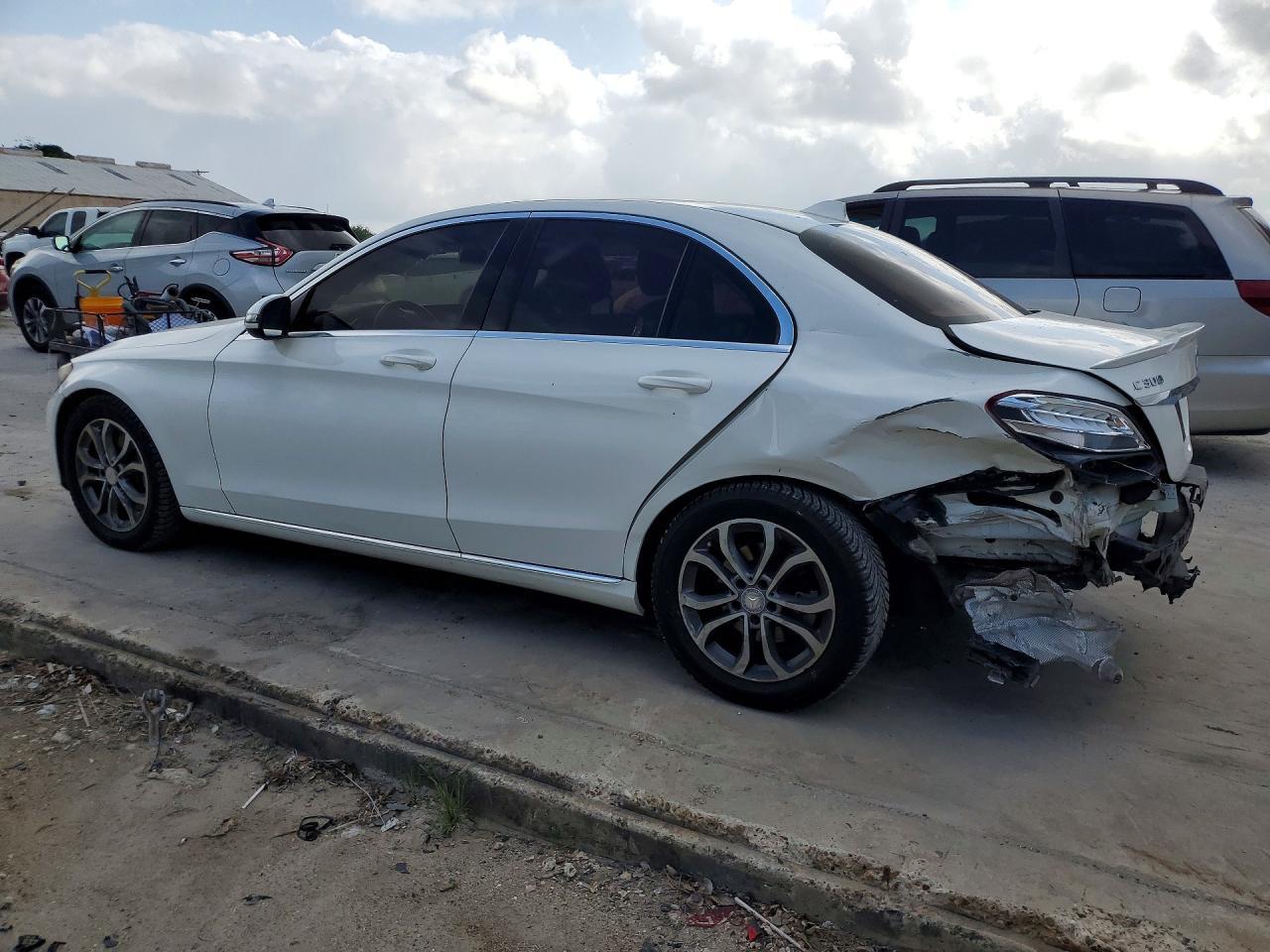 2017 Mercedes-Benz C 300 - Фото 2