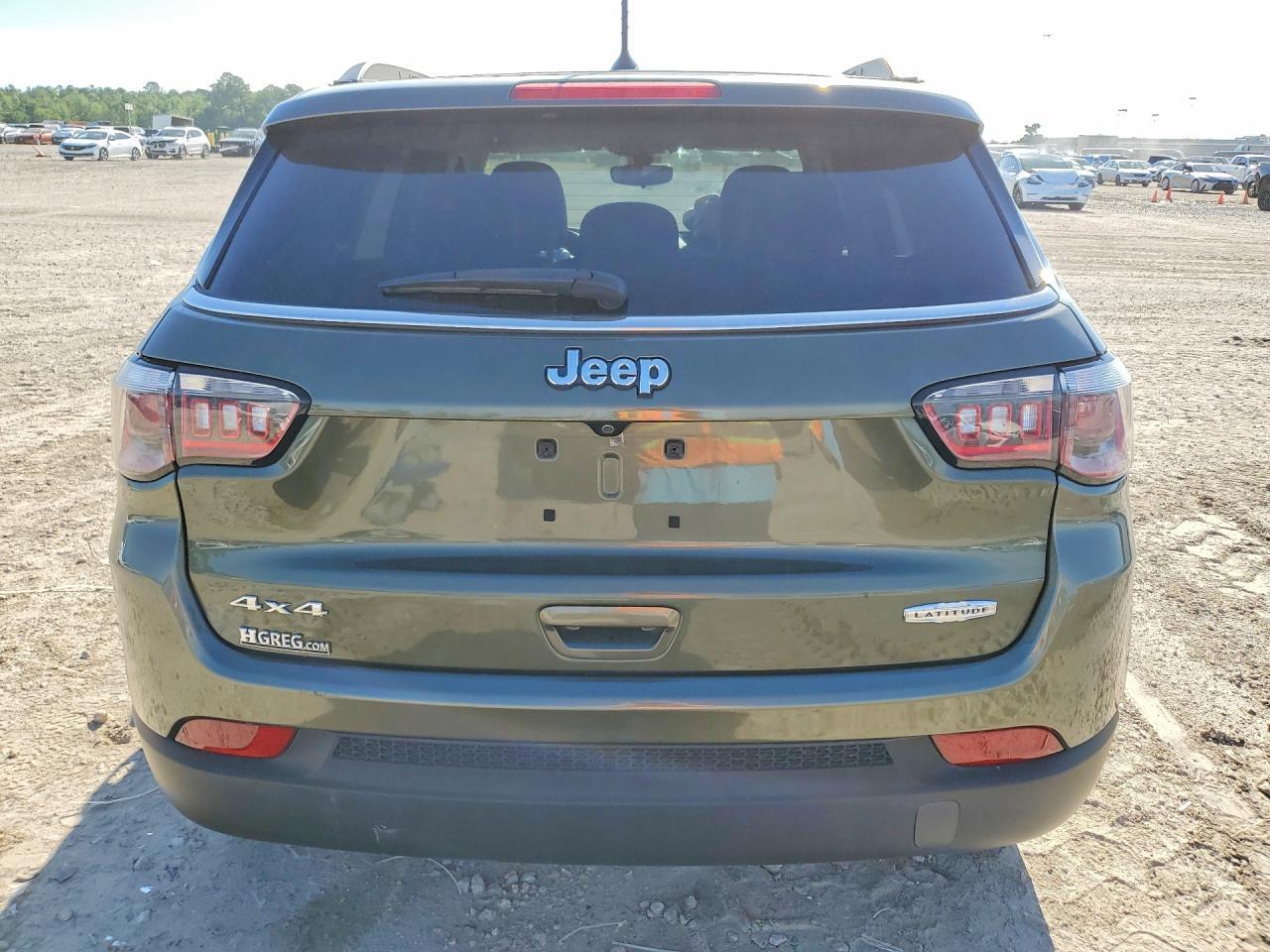 2018 Jeep Compass Latitude - Image 6