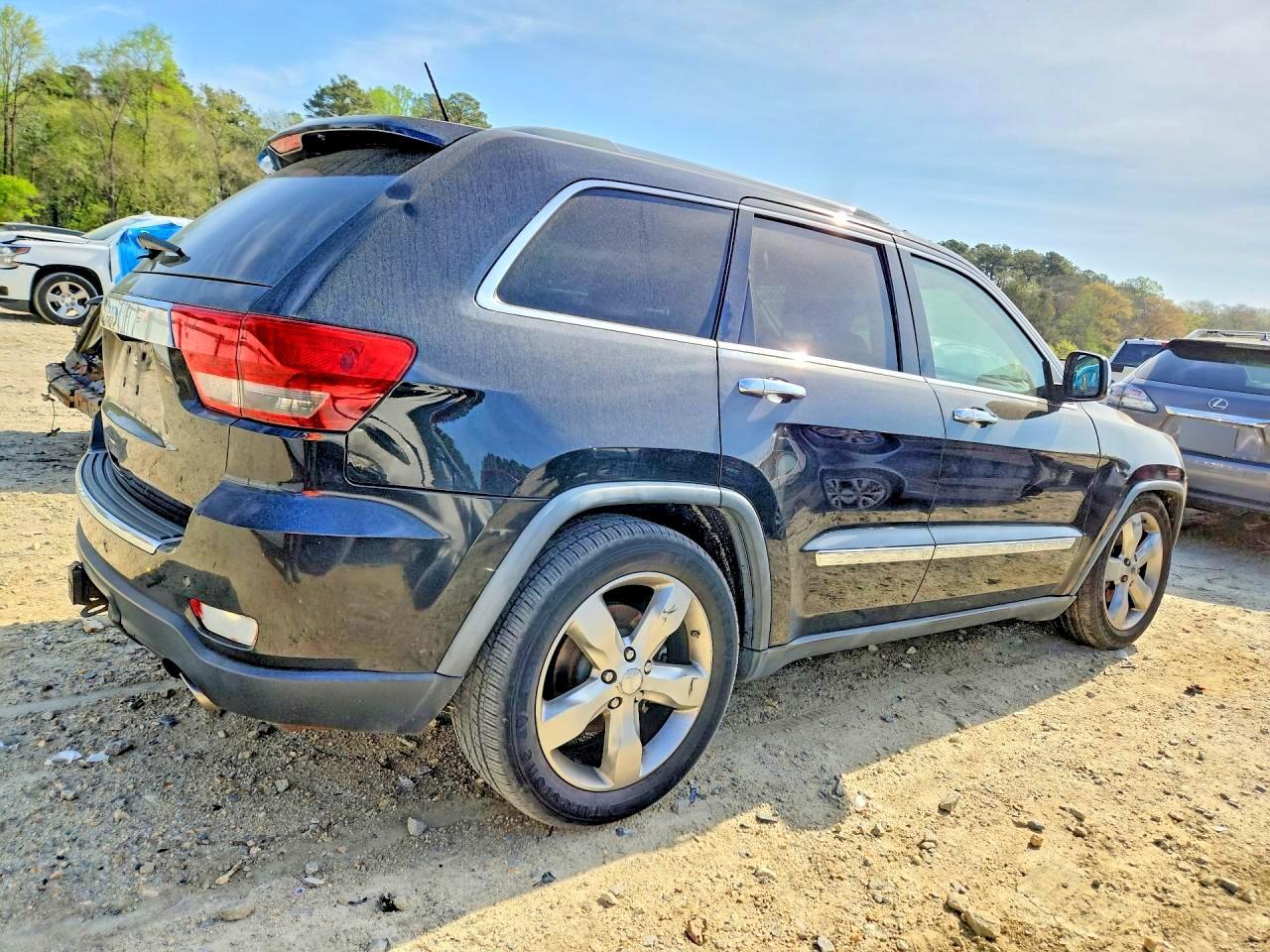 2011 Jeep Grand Cherokee Overland - Image 3