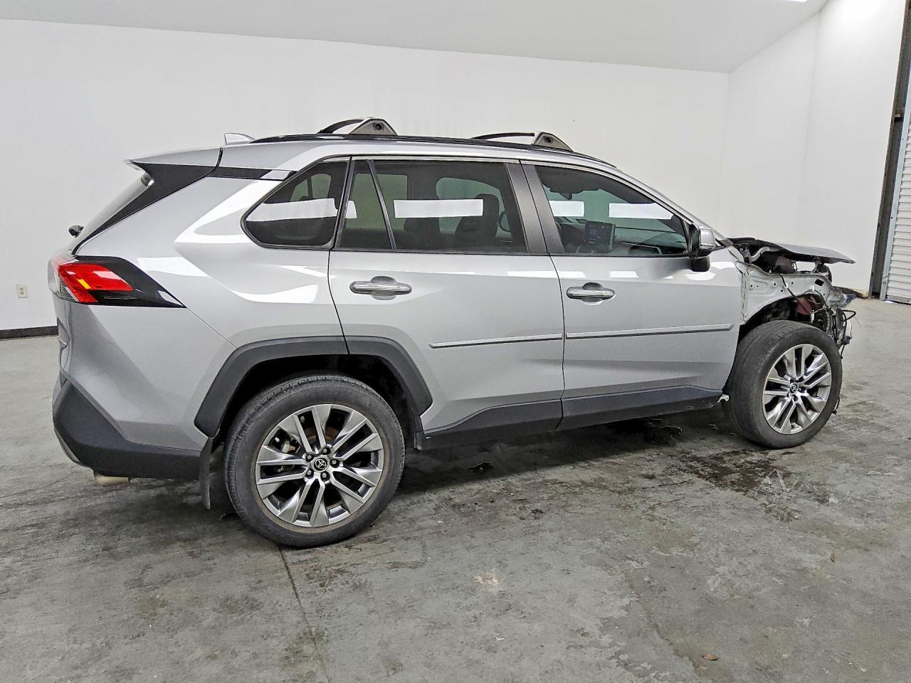 2022 Toyota Rav4 Limited - Фото 3