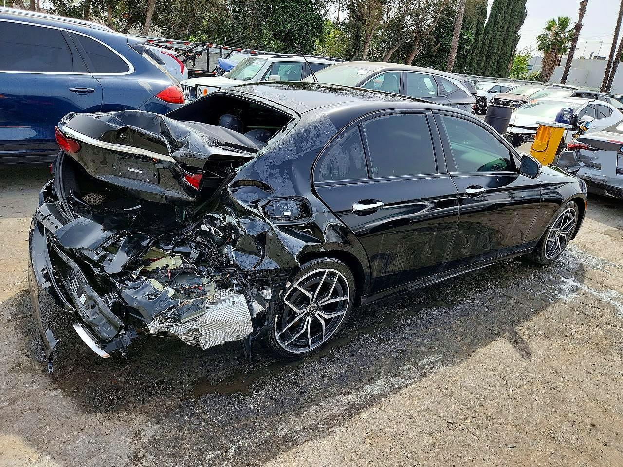 2022 Mercedes-Benz E 350 - Фото 3