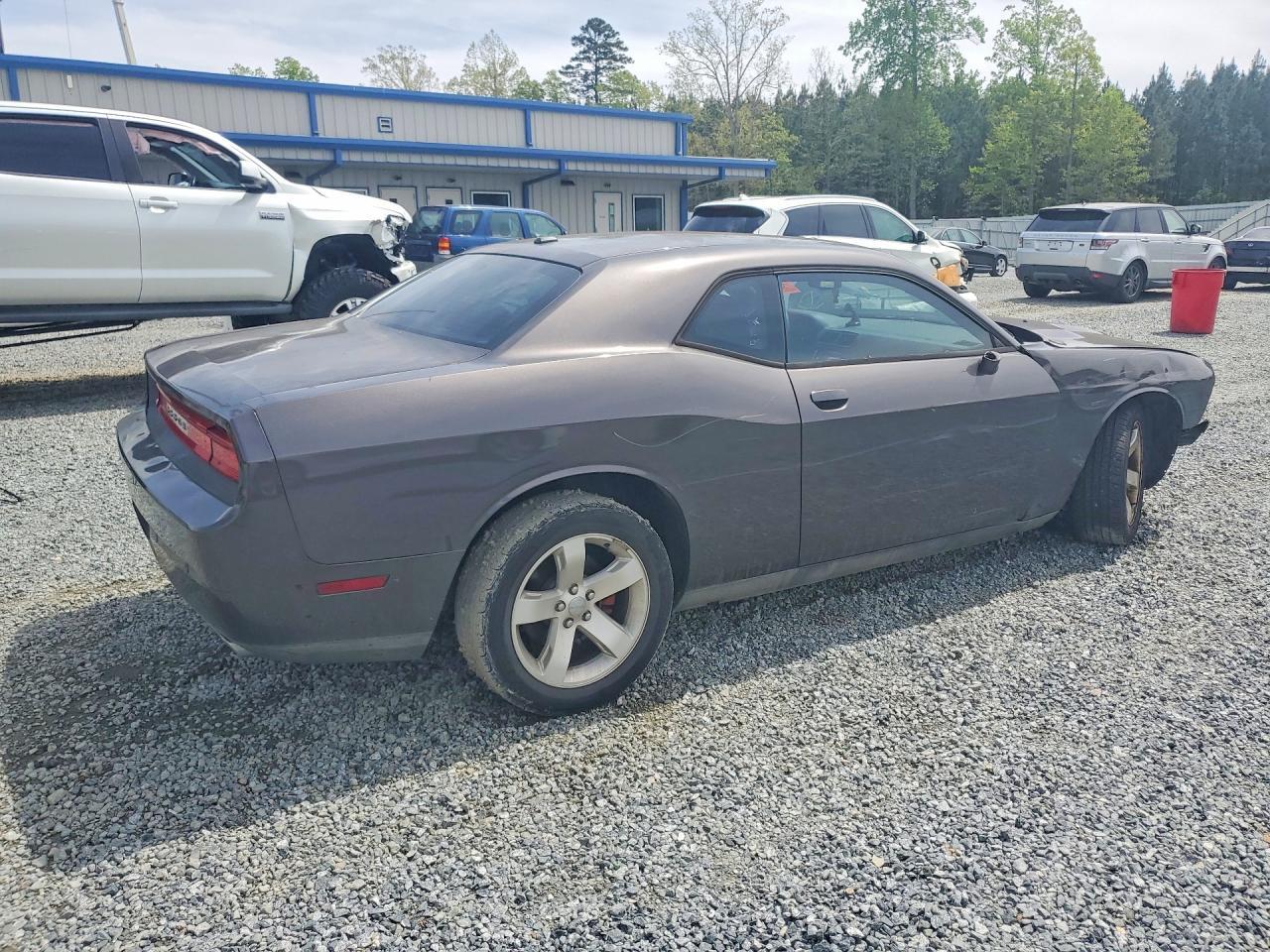 2014 Dodge Challenger Sxt - Image 3