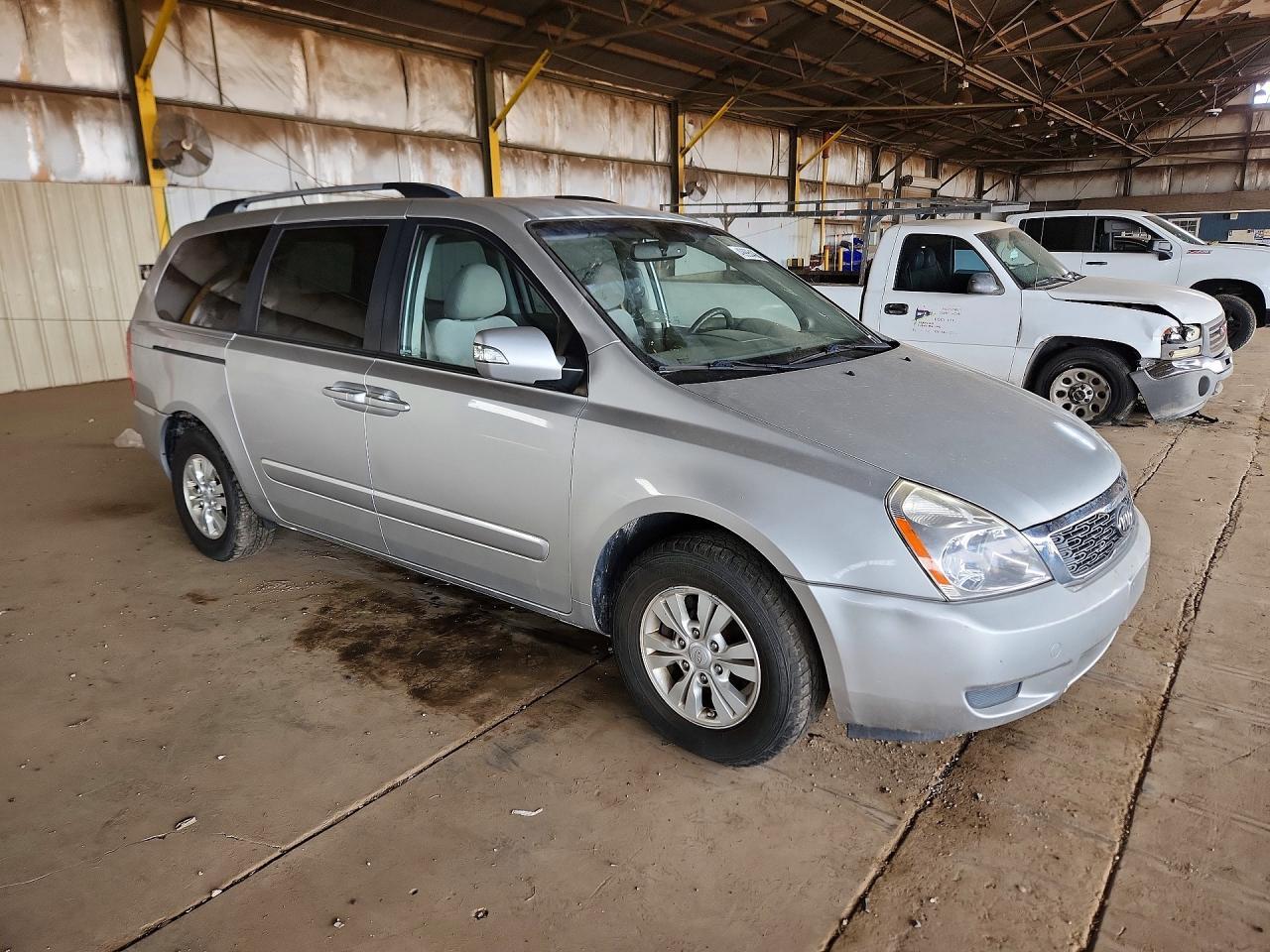 2012 Kia Sedona Lx - Фото 4