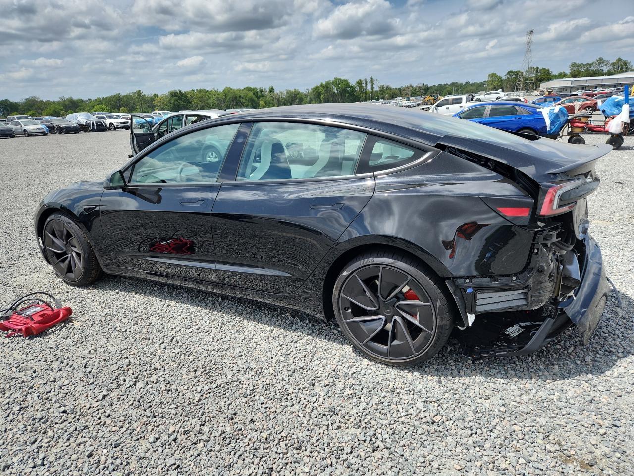 2026 Tesla Model 3 - Фото 2