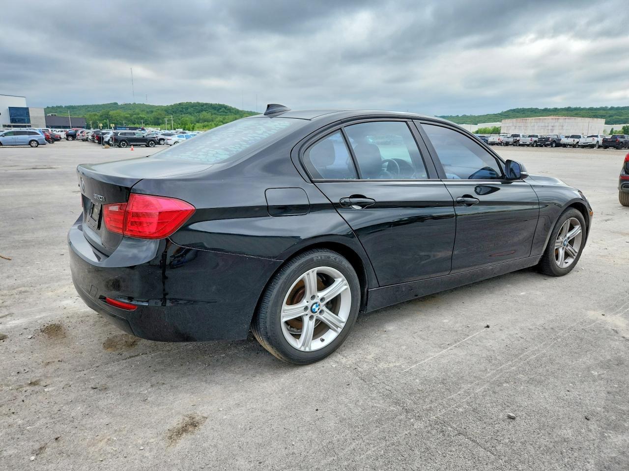 2014 BMW 320 I xDrive - Фото 3