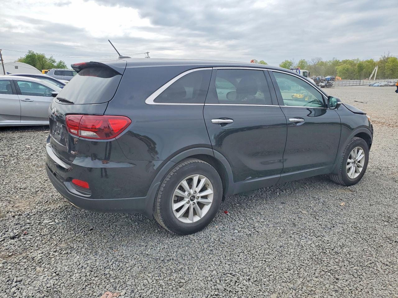 2019 Kia Sorento Lx - Image 3
