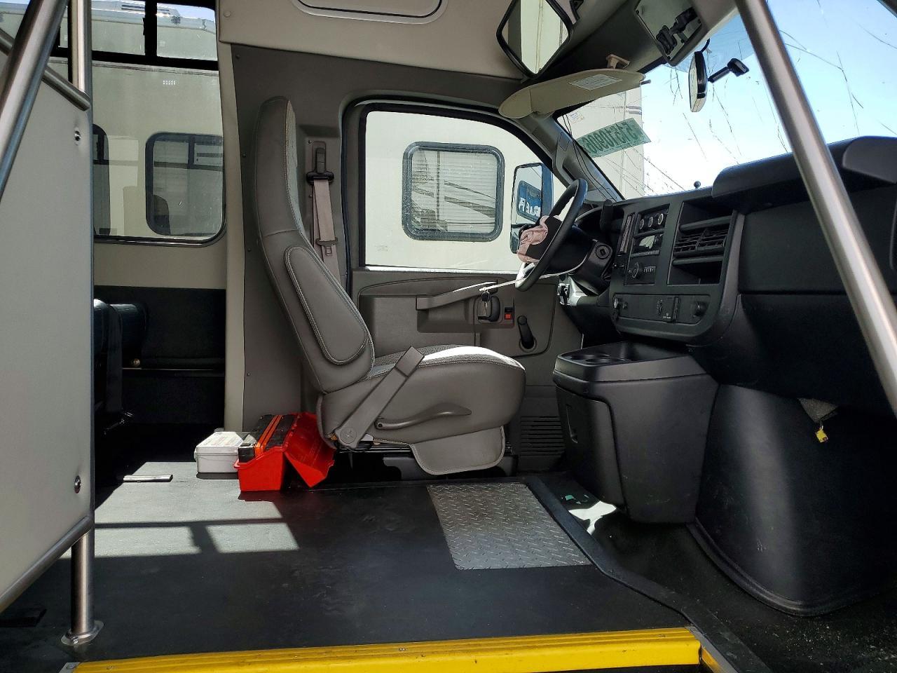 2024 Chevrolet Express G4500 - Image 5