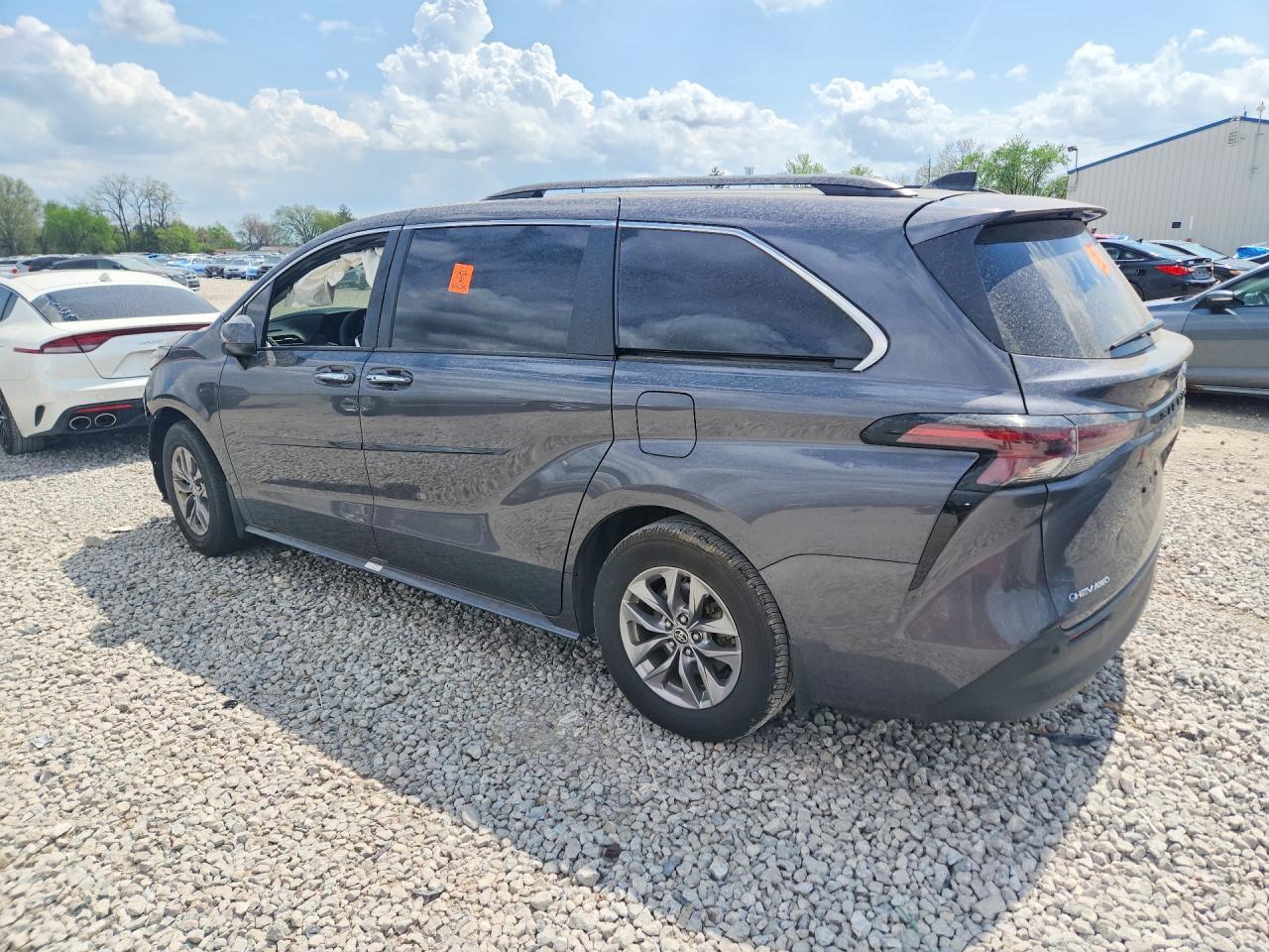 2025 Toyota Sienna Xle 7-Passenger - Фото 2
